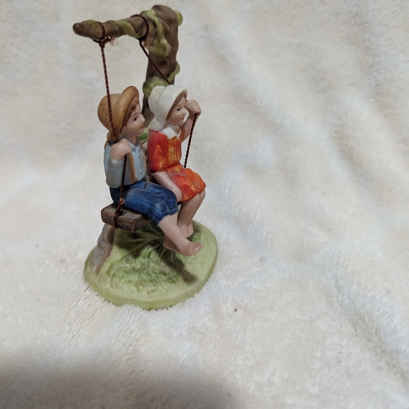 - Norman Rockwell Museum Figurine. Summer Fun. EUC. Ceramic. - Picture 4 of 5